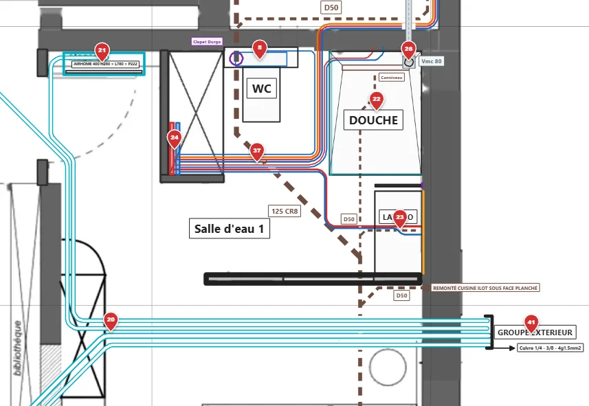 Plan d'une salle d'eau tracé dans FLUDEA : eau froide, eau chaude, évacuations, liaisons de climatisation et tâches numérotées